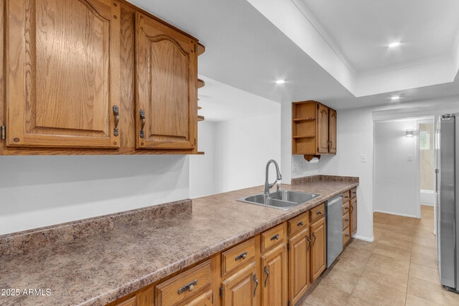 Building Photo - 517 E Hermosa Dr