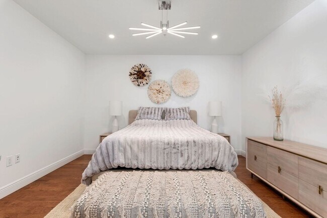 Building Photo - Ultimate Furnished Luxury Rental at the Be...