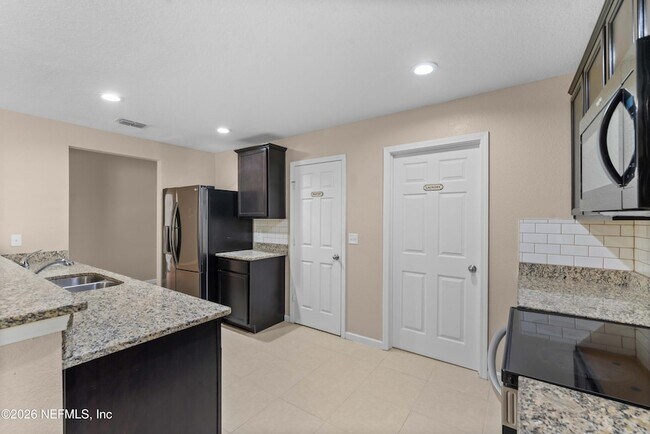 Building Photo - 8704 Lake George Cir W