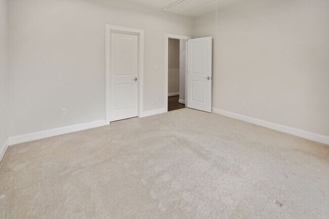 Building Photo - 5 Bed 4.5 Bath - Bethesda Single Family - ...