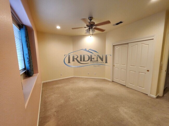 Building Photo - 4 bedroom 3 bath near schools and parks