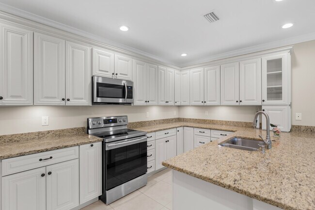 Kitchen with lots of cabinet space - 4400 Vanda Dr