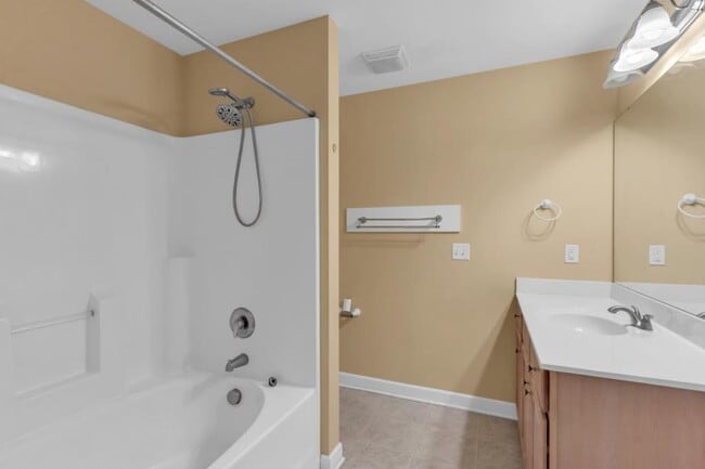 Building Photo - 69 Thornbury Dr