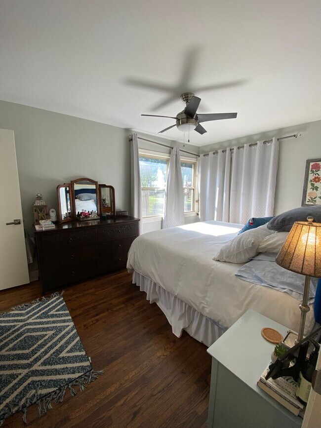 Building Photo - Darling renal in Lortondale