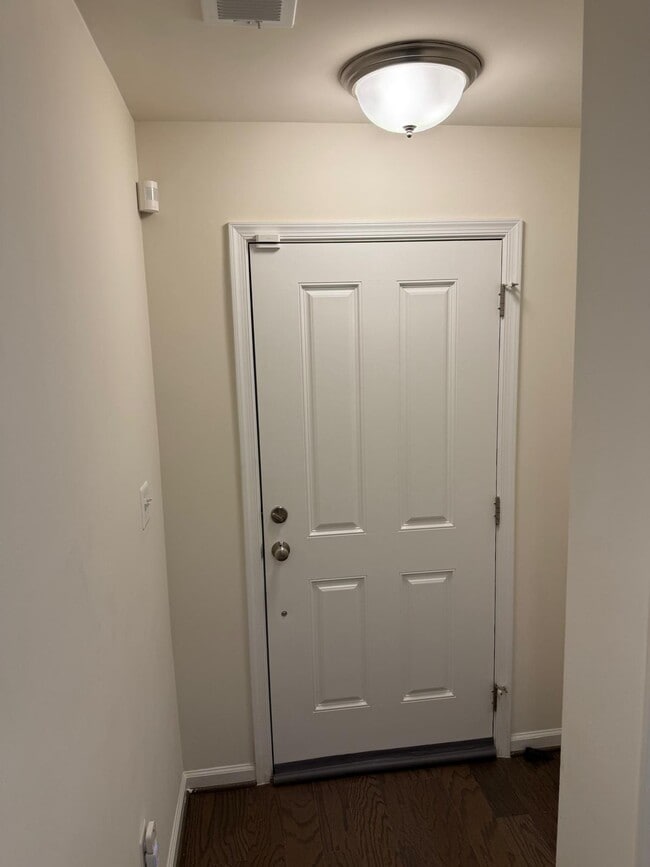 Building Photo - 23910 Catawba Hill Dr