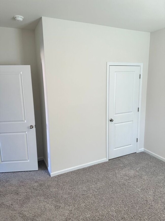 Building Photo - Gourgeous Brand New 4 bedroom Home near Lake Norman