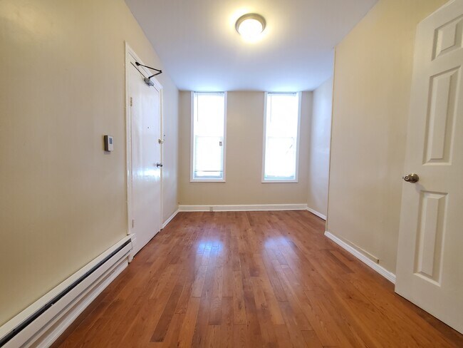 Unit 2 - 75 Grace St