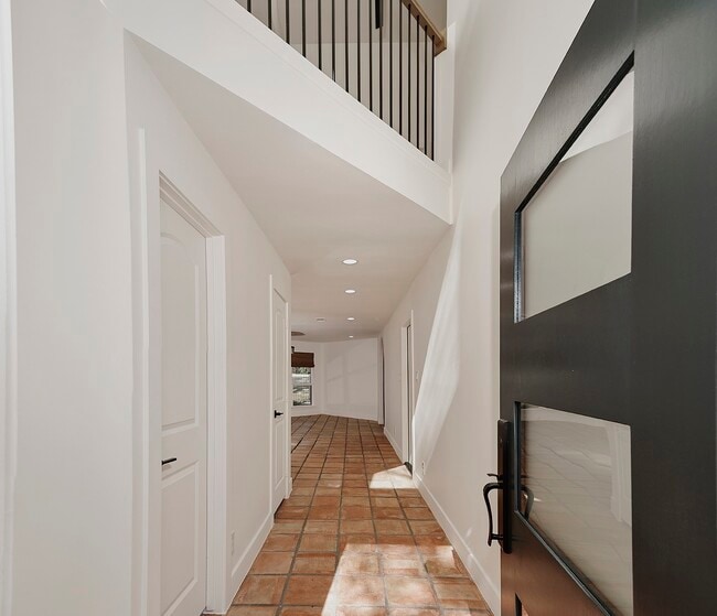 Building Photo - 15 Crinkleroot Ct