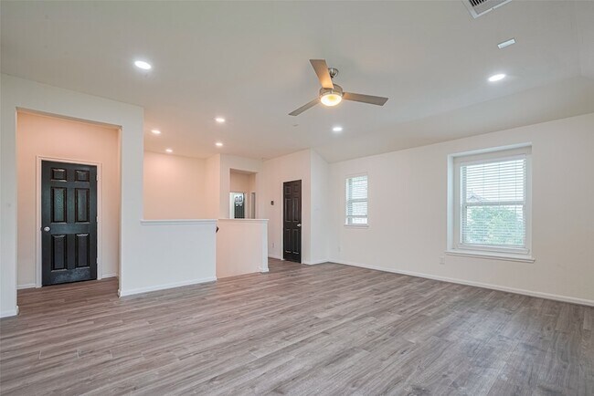 Building Photo - 3215 Laurel Bend Ln