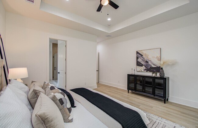 Building Photo - 1802 Rollingwood Dr