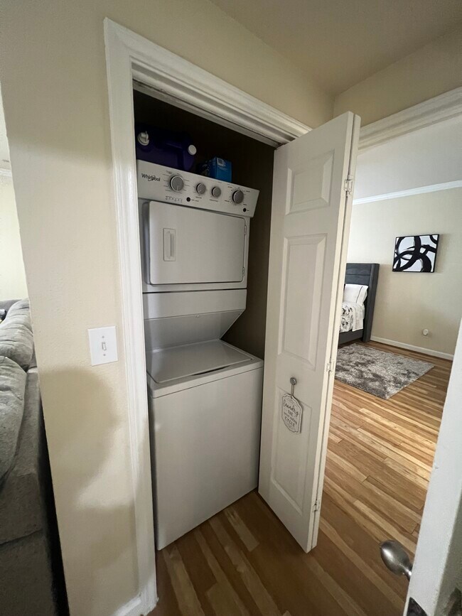 Building Photo - 3300 Cummins St