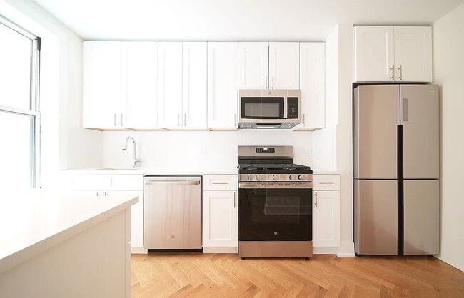 Primary Photo - 30 Clinton St