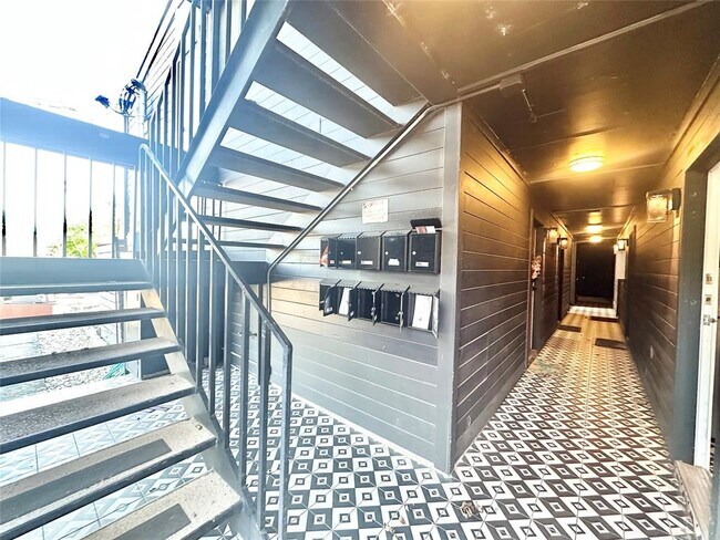 Building Photo - 201 Academy Dr