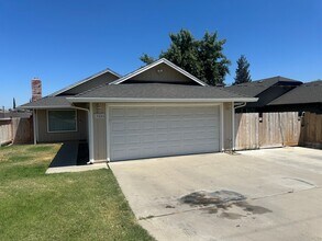 Building Photo - Beautiful Single Story Home Ready To Be Ca...