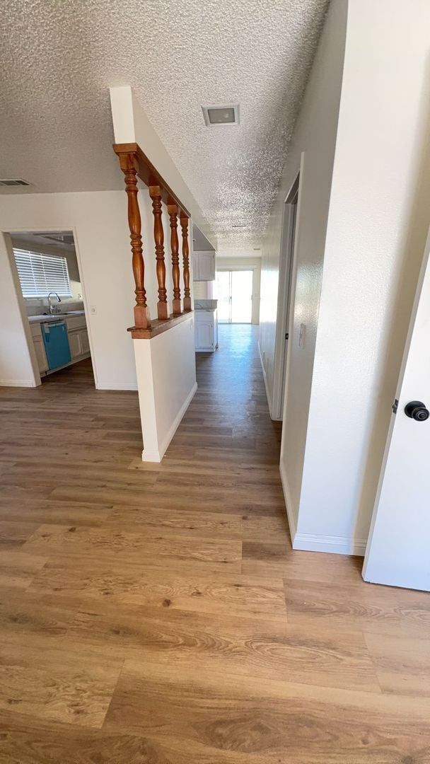 Building Photo - 3 BEDROOM VICTORVILLE HOME