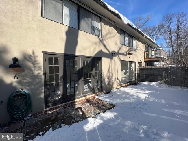 Building Photo - 454 Old Lancaster Rd