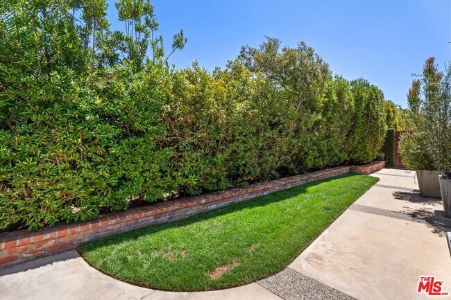 Building Photo - 13207 Lake St