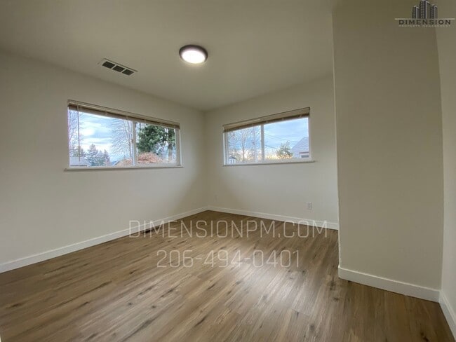 Building Photo - Amazing 4 bed, 2 bath house in Renton. AVAILABLE NOW!