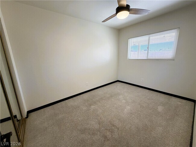 Building Photo - 328 N Linn Ln