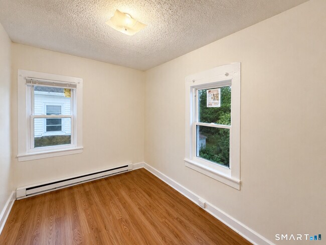Building Photo - 64 Bannon St