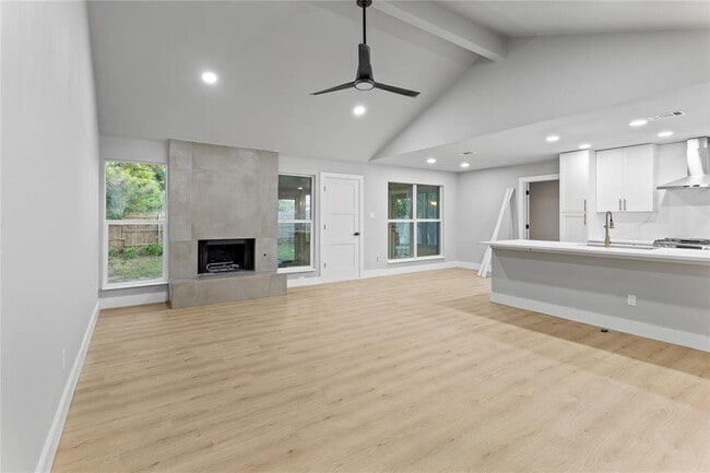 Building Photo - 3907 Carmel Dr