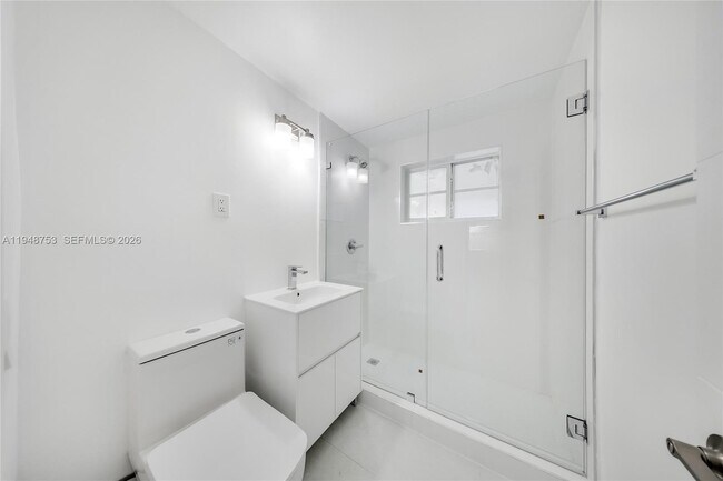 Building Photo - 6930 Rue Versailles Dr