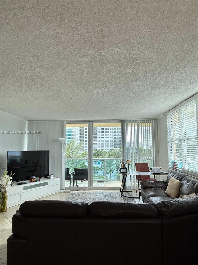 Building Photo - 2501 S Ocean Dr