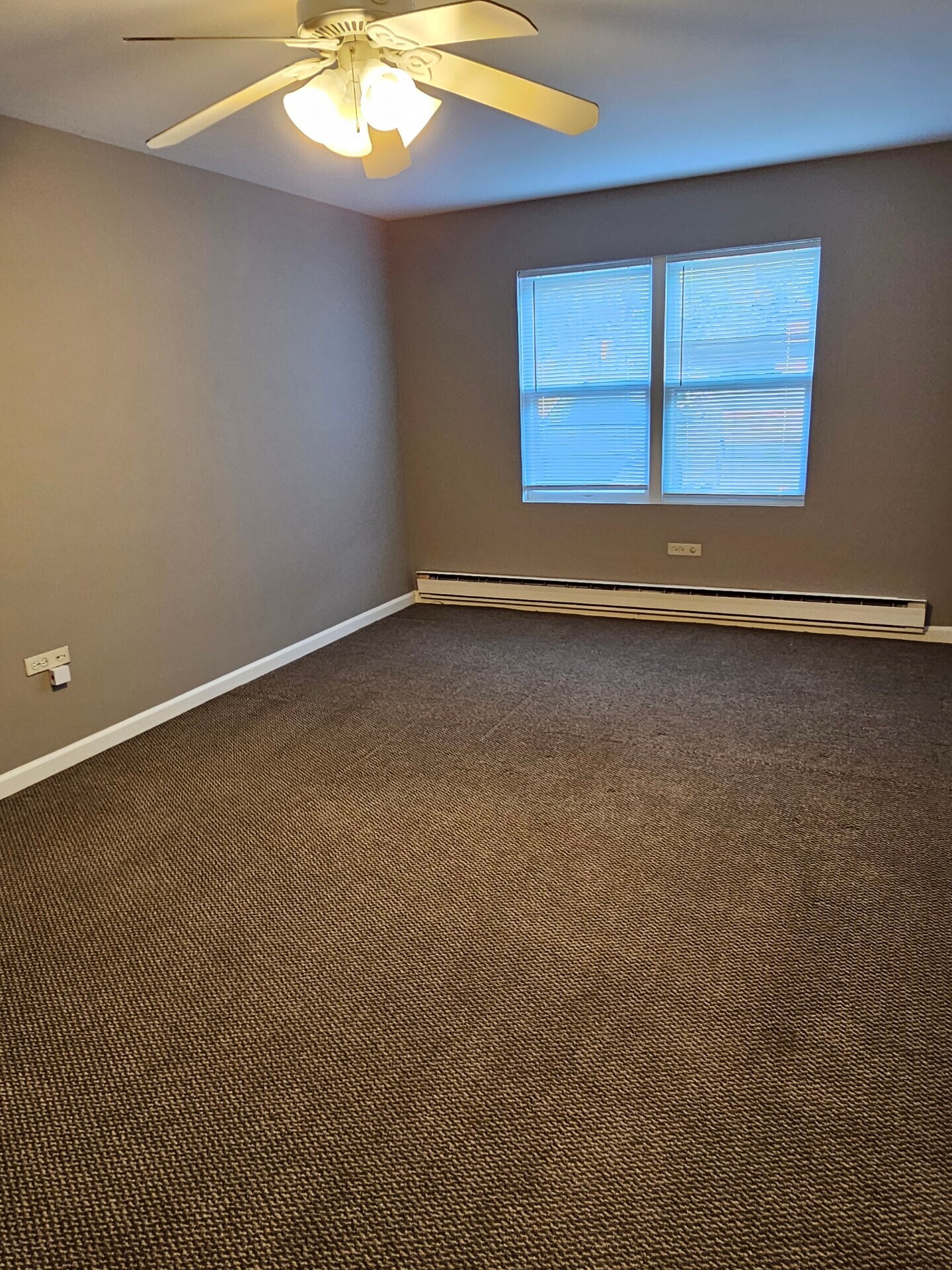 Building Photo - 8801 Schneider Ave