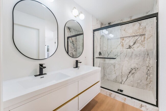 Building Photo - Modern Designer Remodel with Stylish Finishes & Spacious Outdoor Living!