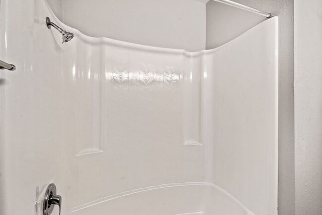 Building Photo - Beautiful Rustic-Style 1-bedroom Apartment...