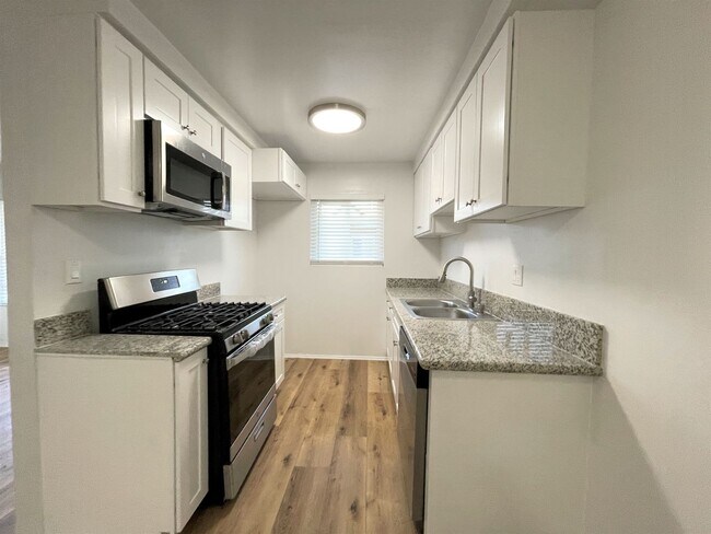 Building Photo - 5555 Klump Ave