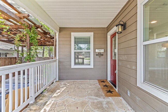 Building Photo - 4702 Rosedale Ave