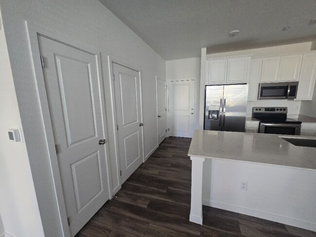 Building Photo - 5387 Euclid Dr