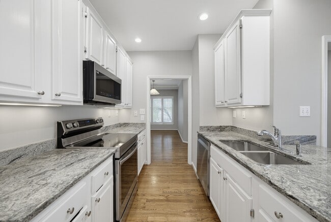 Building Photo - 761 Bishops Park Dr