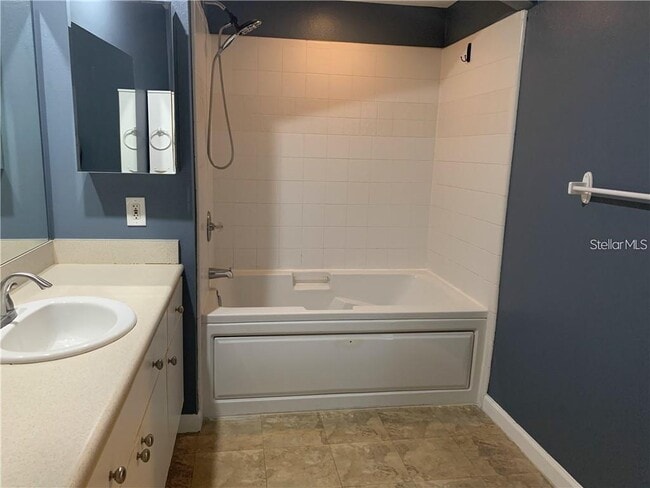 Building Photo - 322 E Central Blvd