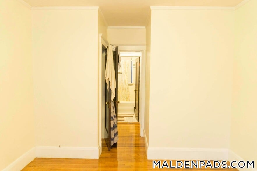 Building Photo - 349 Pleasant St