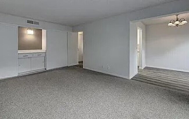 Building Photo - Best Value in Walnut Creek 1/1 - Pool, Hot Tub, Gym, et.