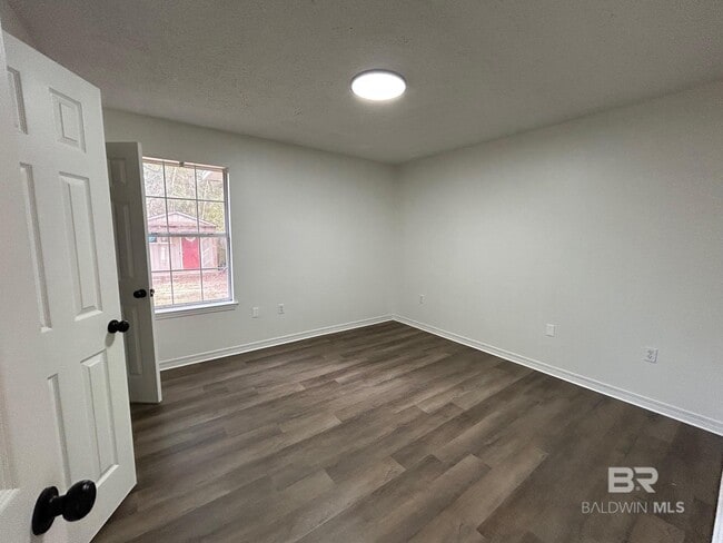 Building Photo - 112 Cluster Oaks Ct