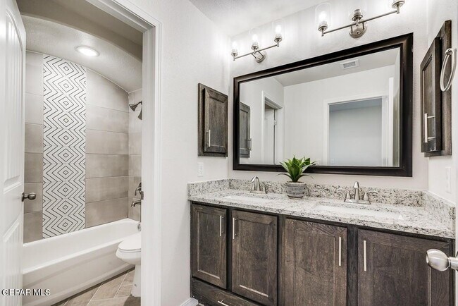 Building Photo - 14604 Pebble Hills Blvd