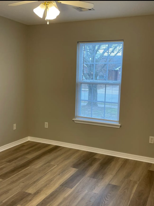 Building Photo - 1975 Montclair Ave