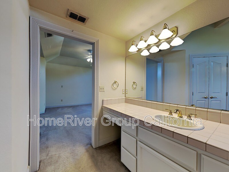 Building Photo - 5137 Sunrise Hills Dr