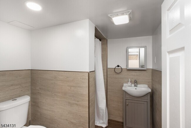 Building Photo - 138 Jerome Pl