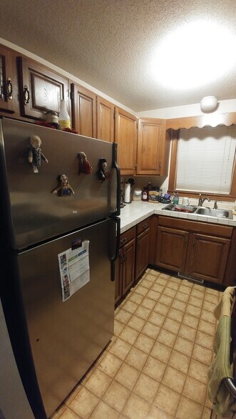 Kitchen - 29 Kathleen Dr