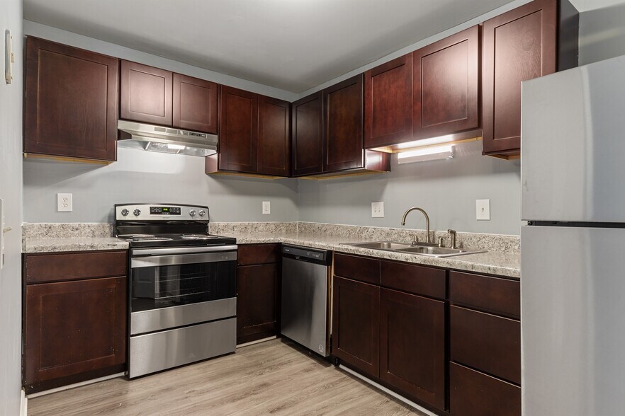 Cloisters and Foxfire Apartments 2609 Suffolk Ave High Point NC 27265