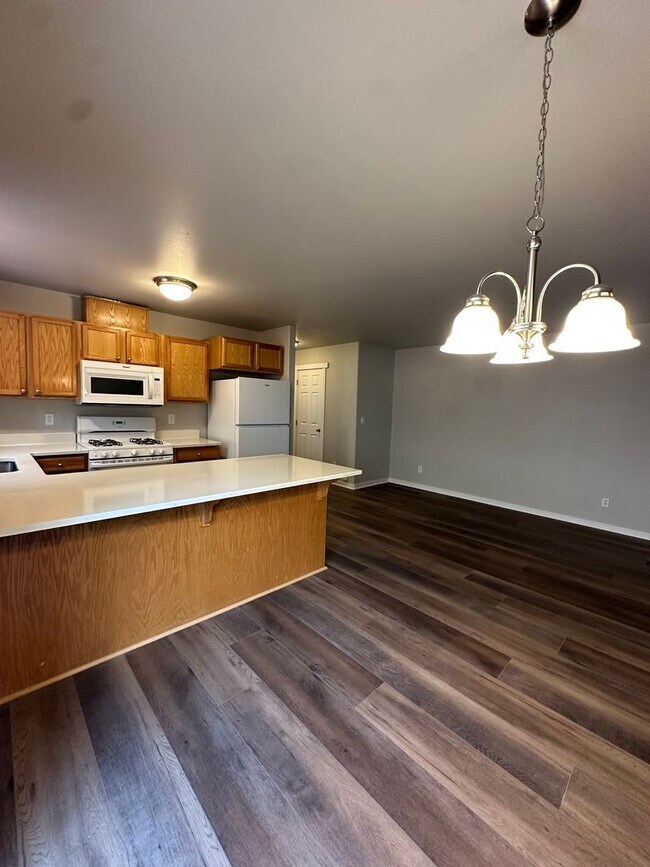 Building Photo - Juniper Ave 4-Plex (Juniper Prop.) - 02900-JUNI-00