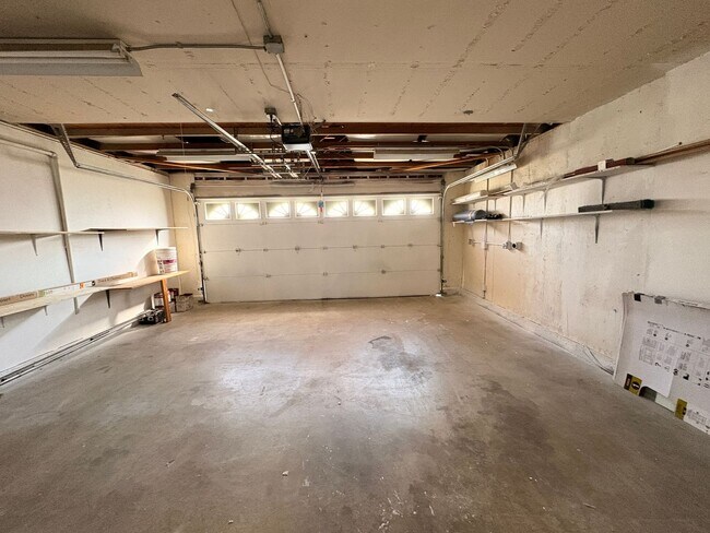 Building Photo - Rancho Cucamonga Gem – Stylish Single-Stor...