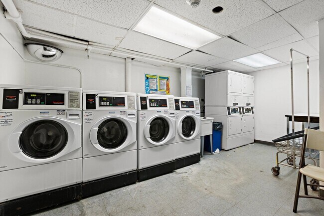 Building Photo - 2700 John F. Kennedy Blvd