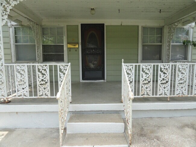 Building Photo - 1118 S Pope Ave