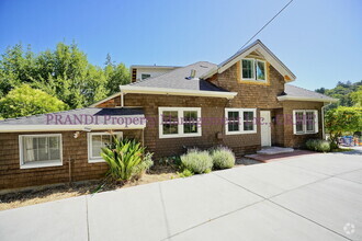 Building Photo - Classic, Modern and Private Home with Fres...