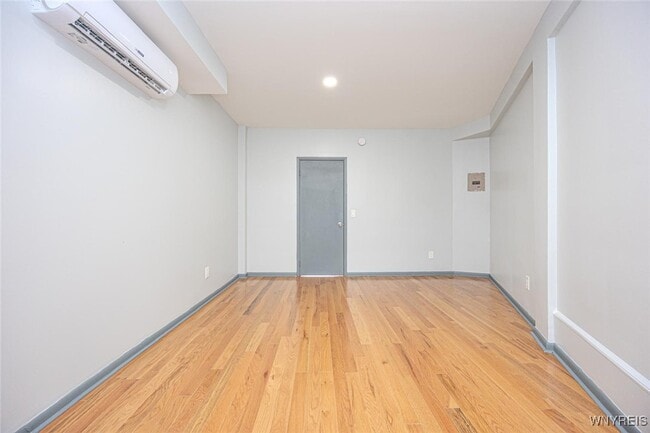 Building Photo - 530 Main St